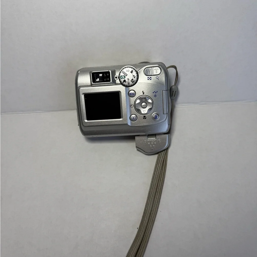 Nikon coolpix 3200 Point-and-Shoot Digital Camera with Wrist Strap PARTS ONLY